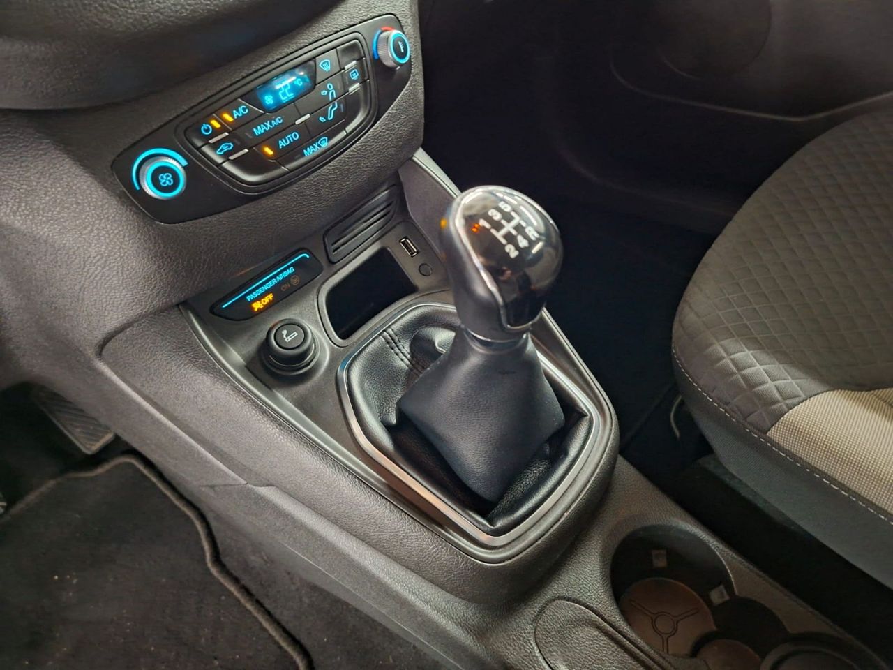 Ford Tourneo Courier 1.5 TDCi 74kW (100CV) Trend - Foto 28