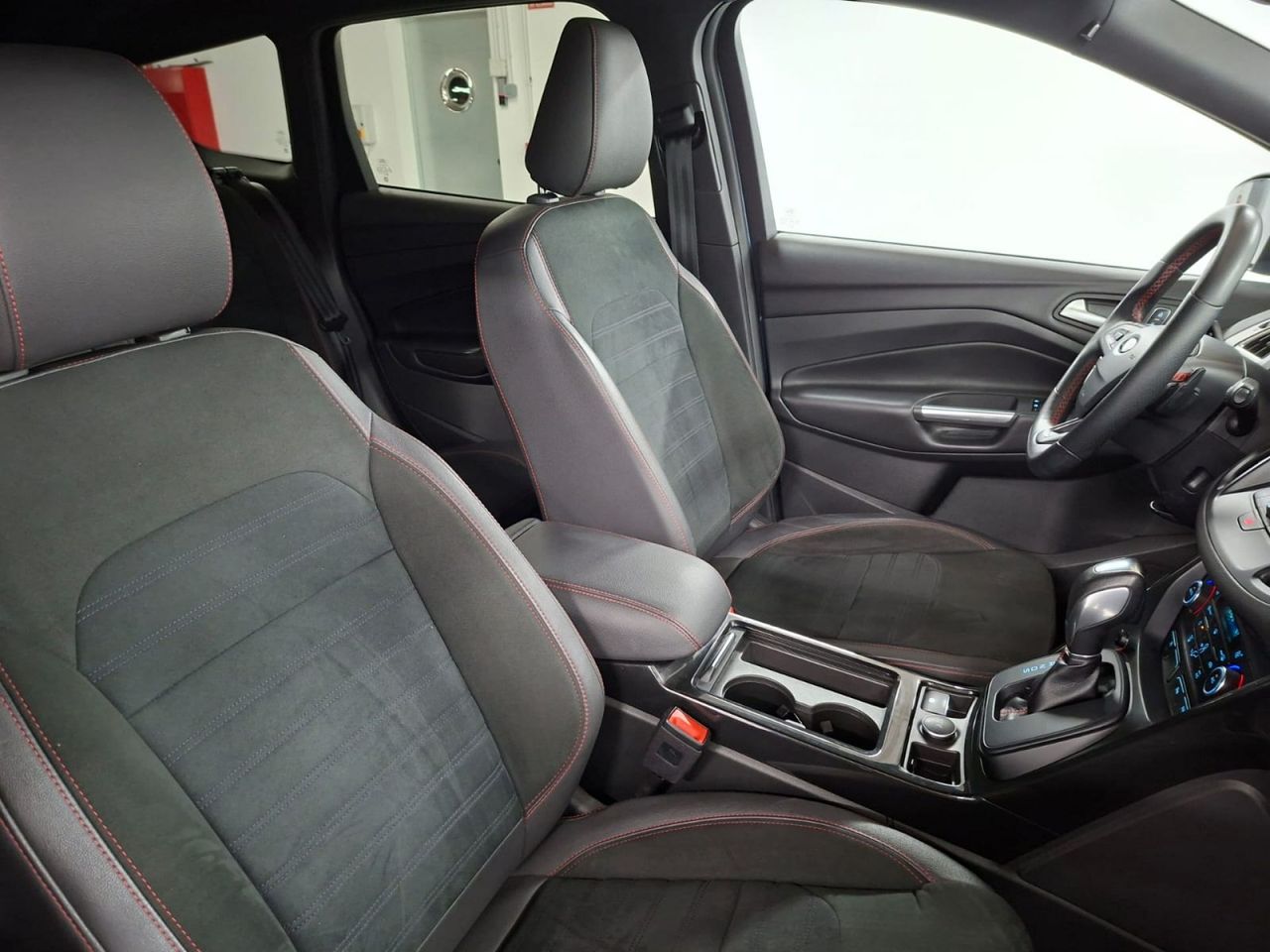 Ford Kuga 1.5 EcoBoost 129kW 4x4 ST-Line Auto - Foto 40