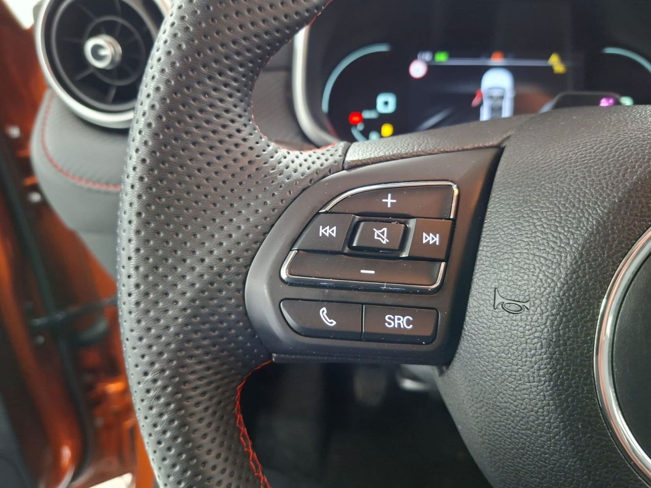 MG ZS 1.5 Luxury - Foto 27