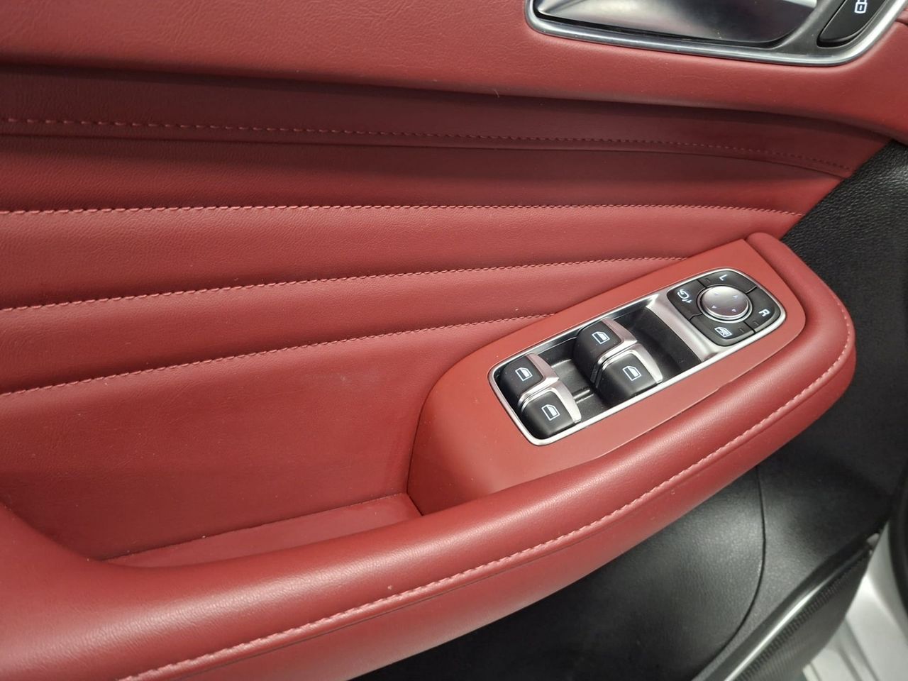 MG eHS 1.5T-GDI PHEV Luxury - Foto 26