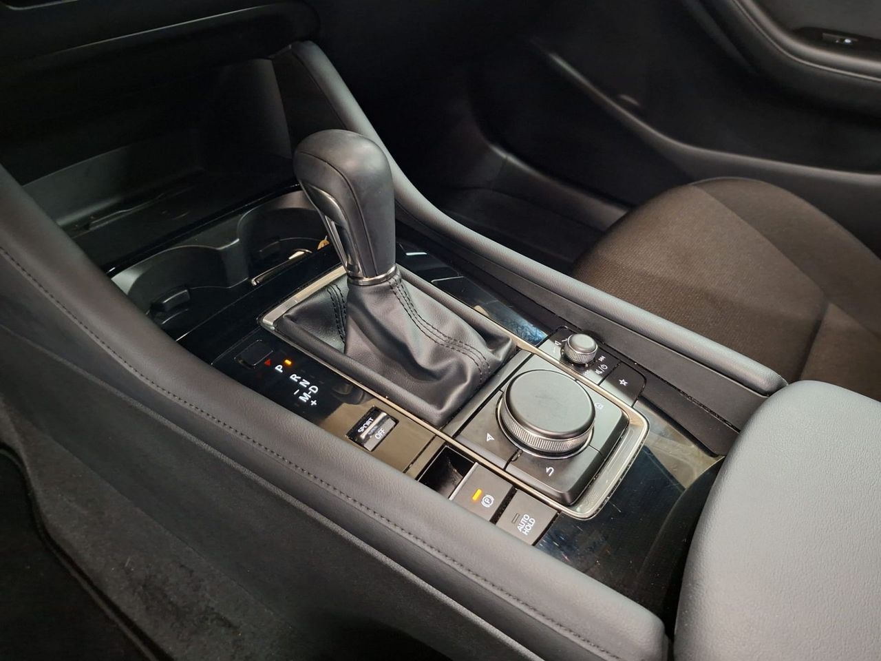 Mazda 3 2.0 e-SKYACTIV-G 90KW EXCLUSIVE-LINE AT - Foto 27