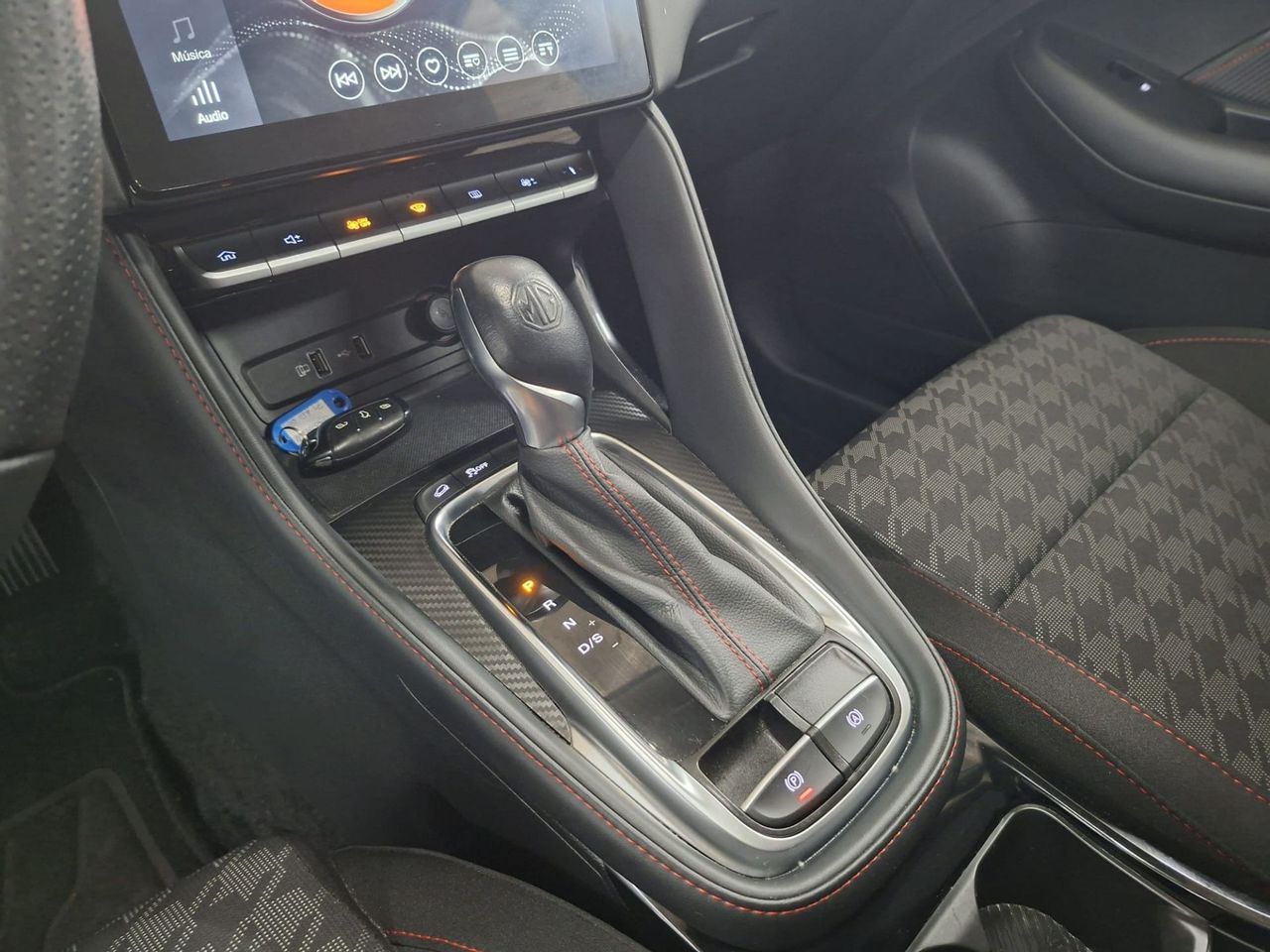 MG ZS 1.0T Comfort Auto - Foto 17