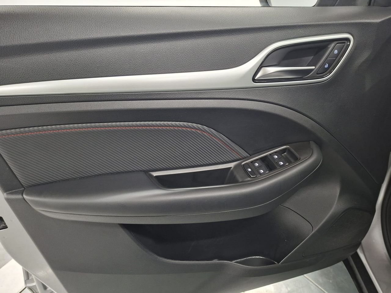 MG ZS 1.0T Comfort Auto - Foto 18