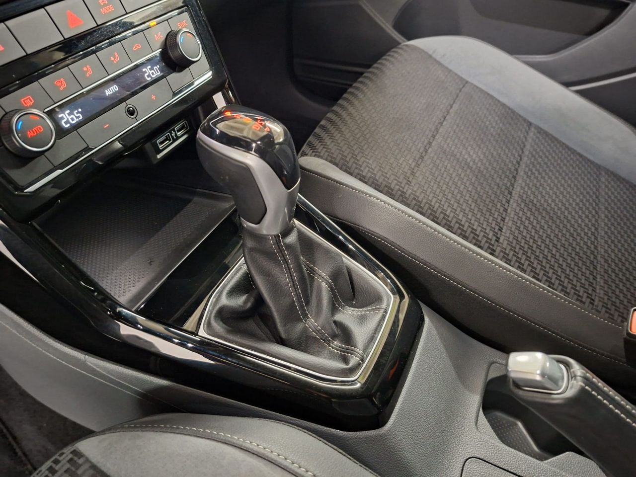 Volkswagen T-Cross Sport 1.0 TSI 85kW (115CV) DSG - Foto 25