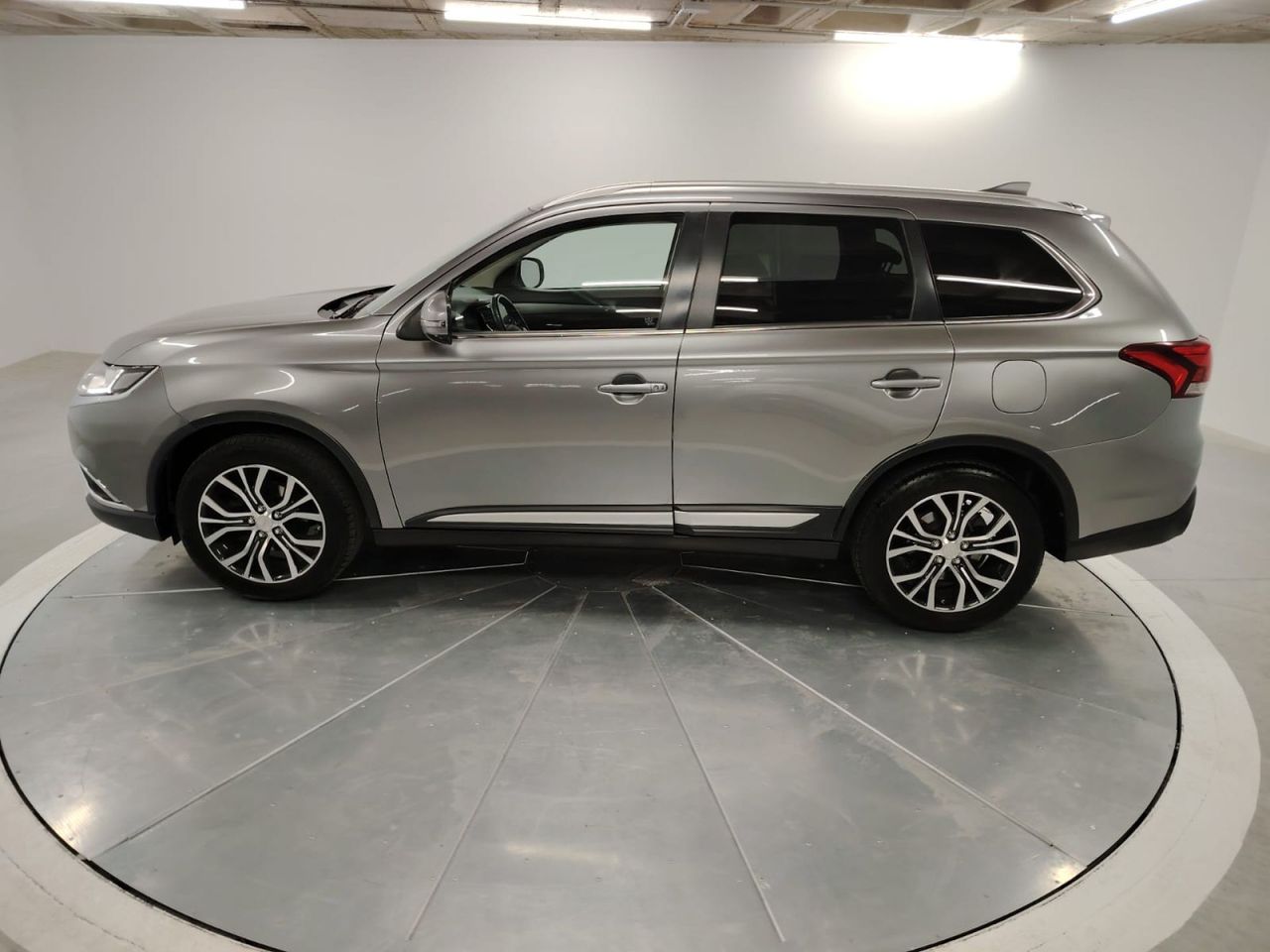 Mitsubishi Outlander 200 MPI Motion CVT 2WD 7 Plazas - Foto 5