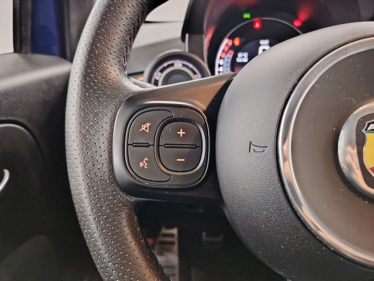 Abarth 500 1.4 16v 121kW Monster Energy Yamaha E6D - Foto 27