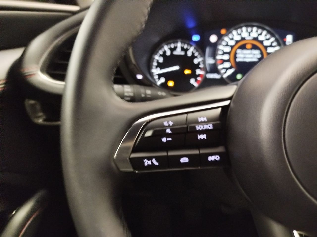 Mazda 3 2.0 e-SKYACTIV-G 90KW HOMURA - Foto 16