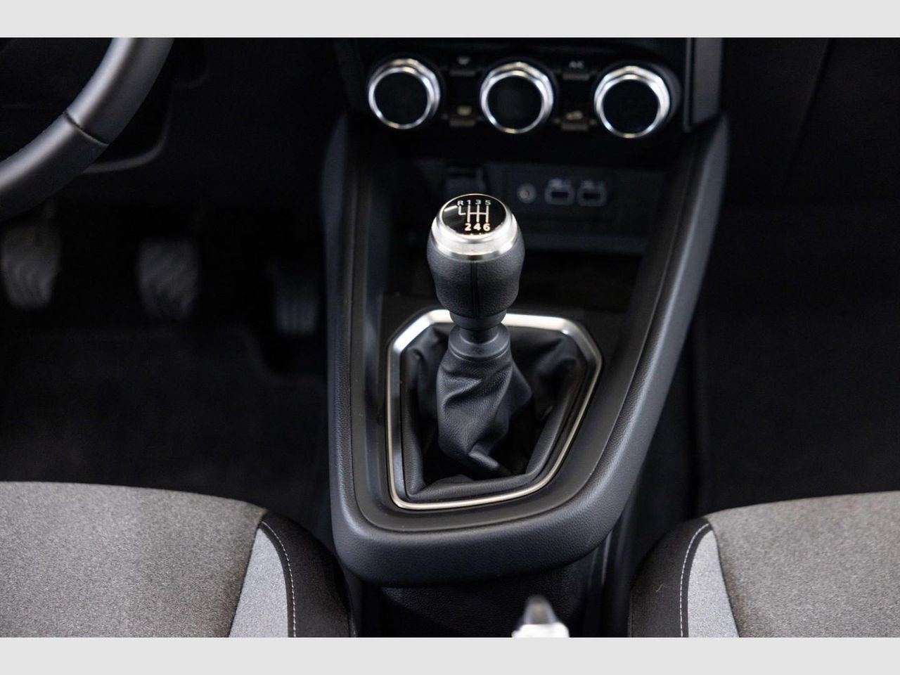 Mitsubishi Colt 100T Motion - Foto 19