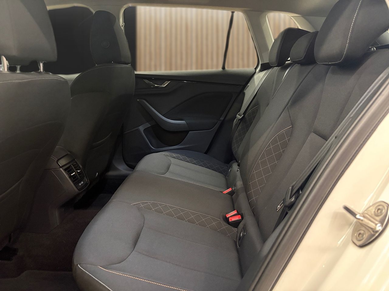 Skoda Kamiq 1.0 TSI 70 kW (95 CV) Ambition - Foto 17