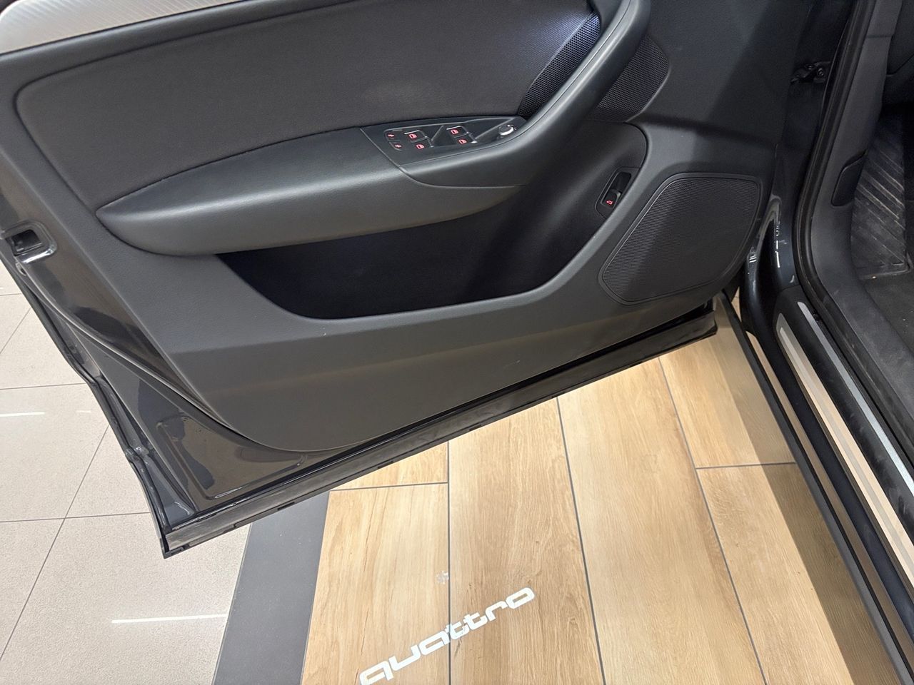 Audi Q3 Attraction 2.0 TFSI 132 kW (180 CV) quattro S tronic 7 vel. - Foto 8