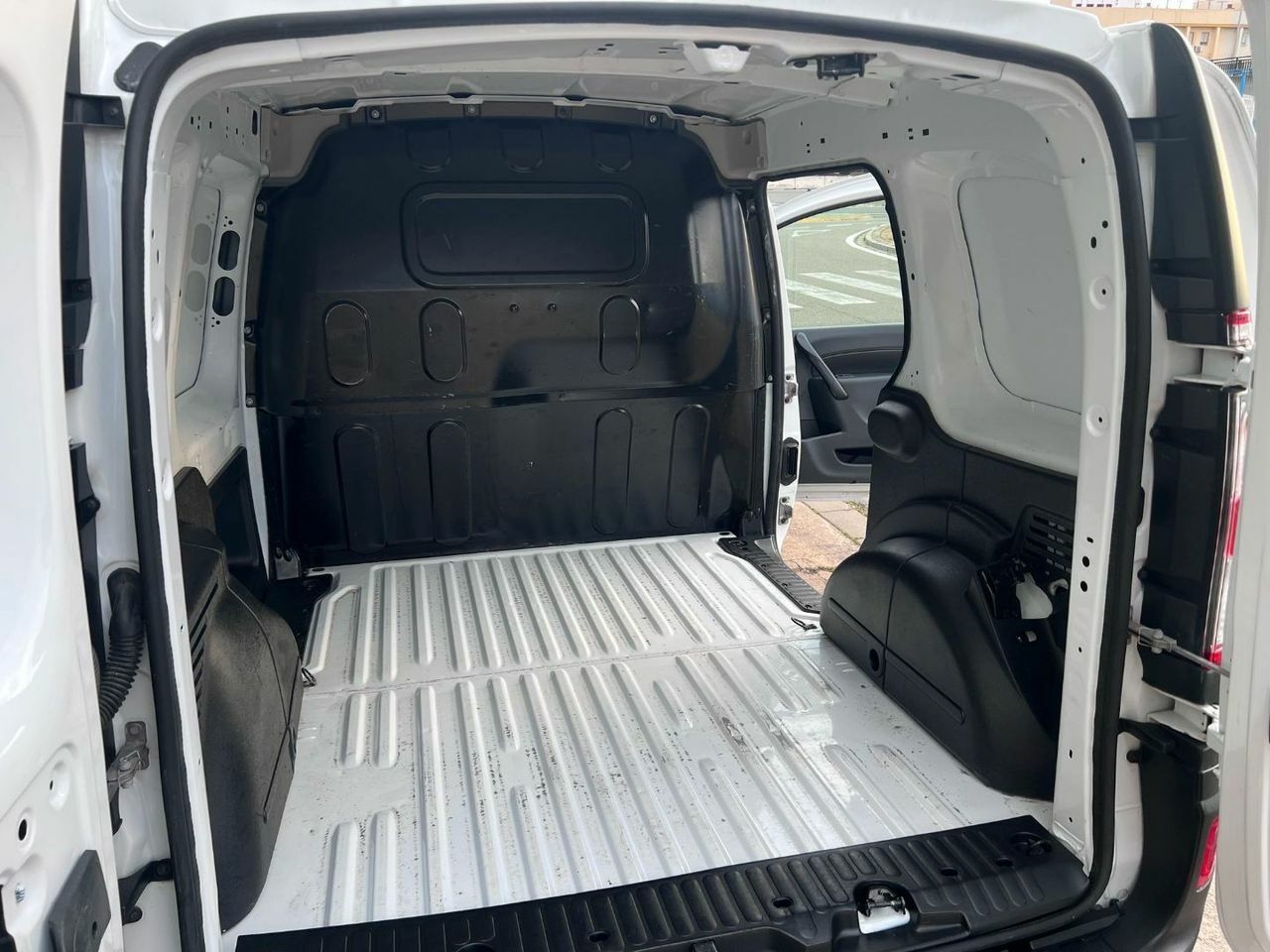 Nissan NV250 3pl 1.5dCi 70 kW 95 CV L1H1 COMFORT  - Foto 8