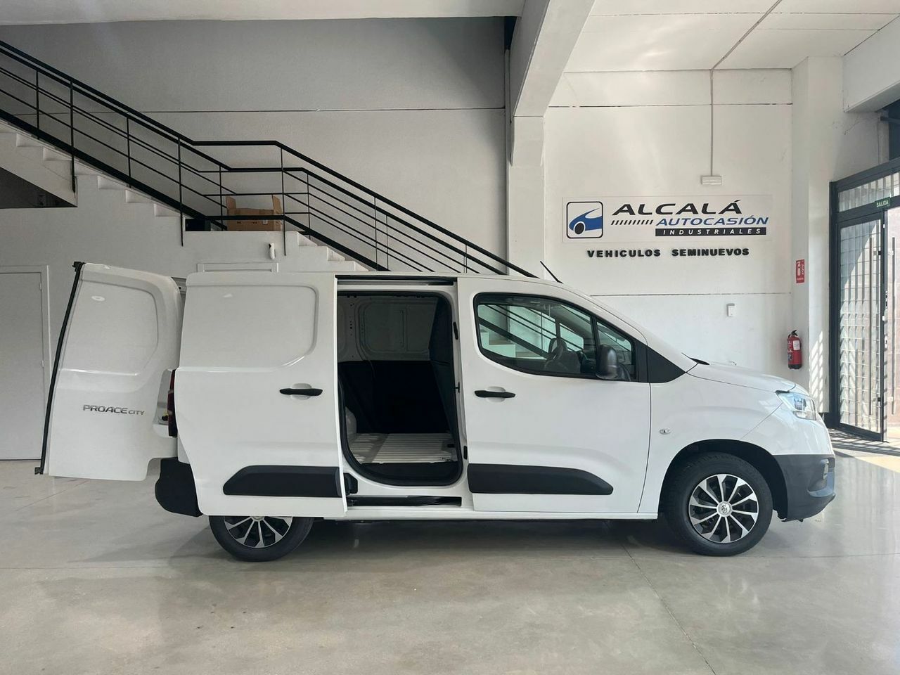 Toyota Proace City 1.5D 75kW 100CV GX 650kg Media  - Foto 12