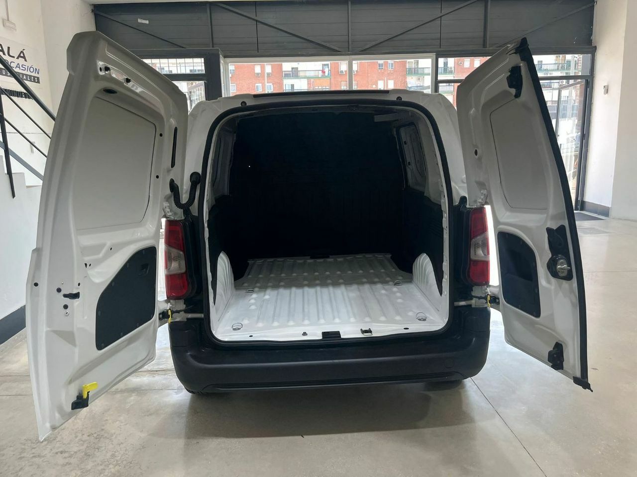 Toyota Proace City 1.5D 75kW 100CV GX 650kg Media  - Foto 15