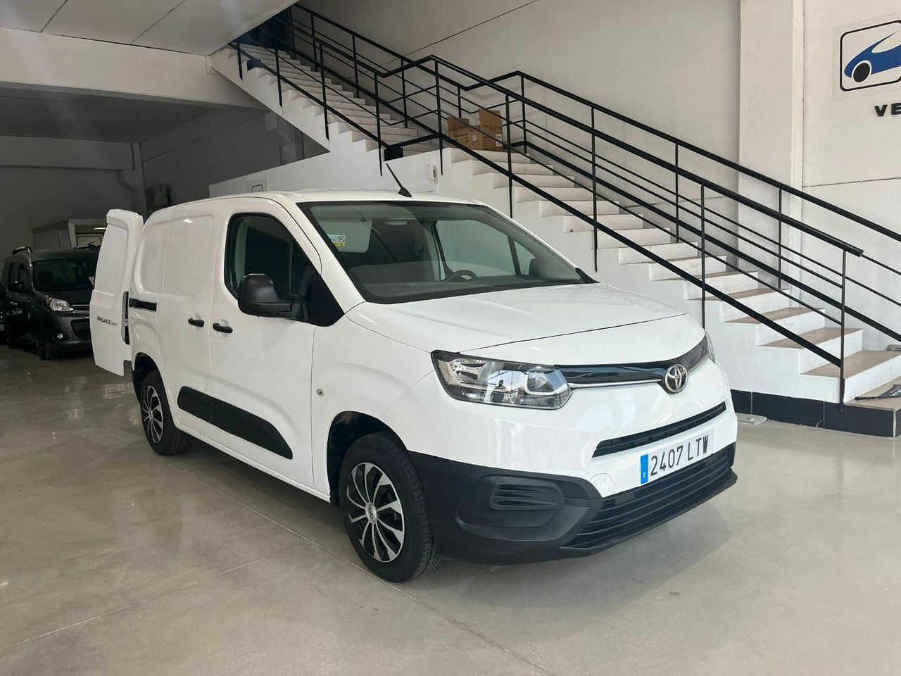 Toyota Proace City 1.5D 75kW 100CV GX 650kg Media  - Foto 11