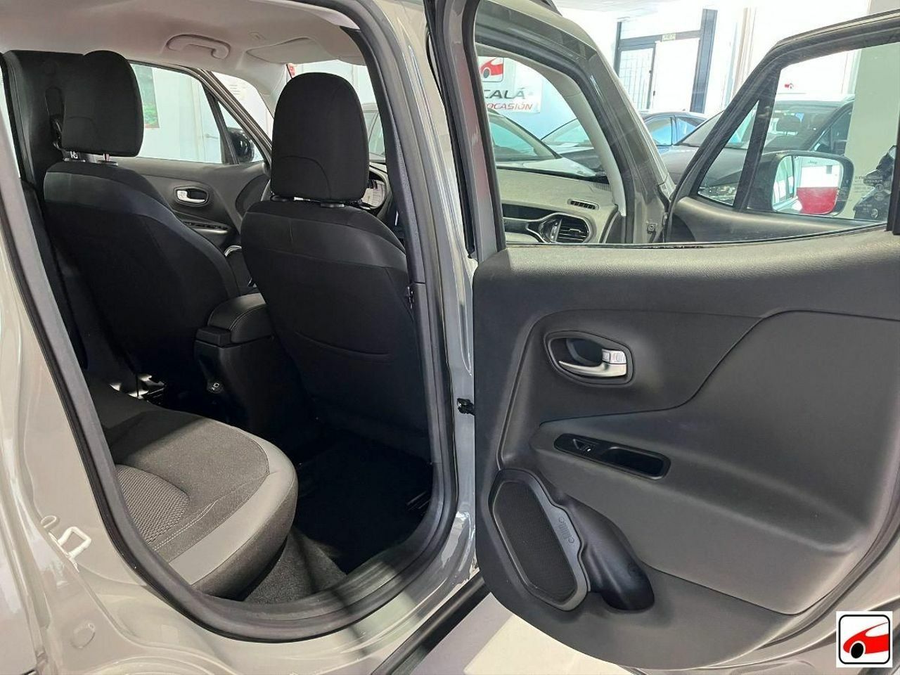Jeep Renegade Night Eagle II 1.0G 88kW 120CV 4x2  - Foto 10