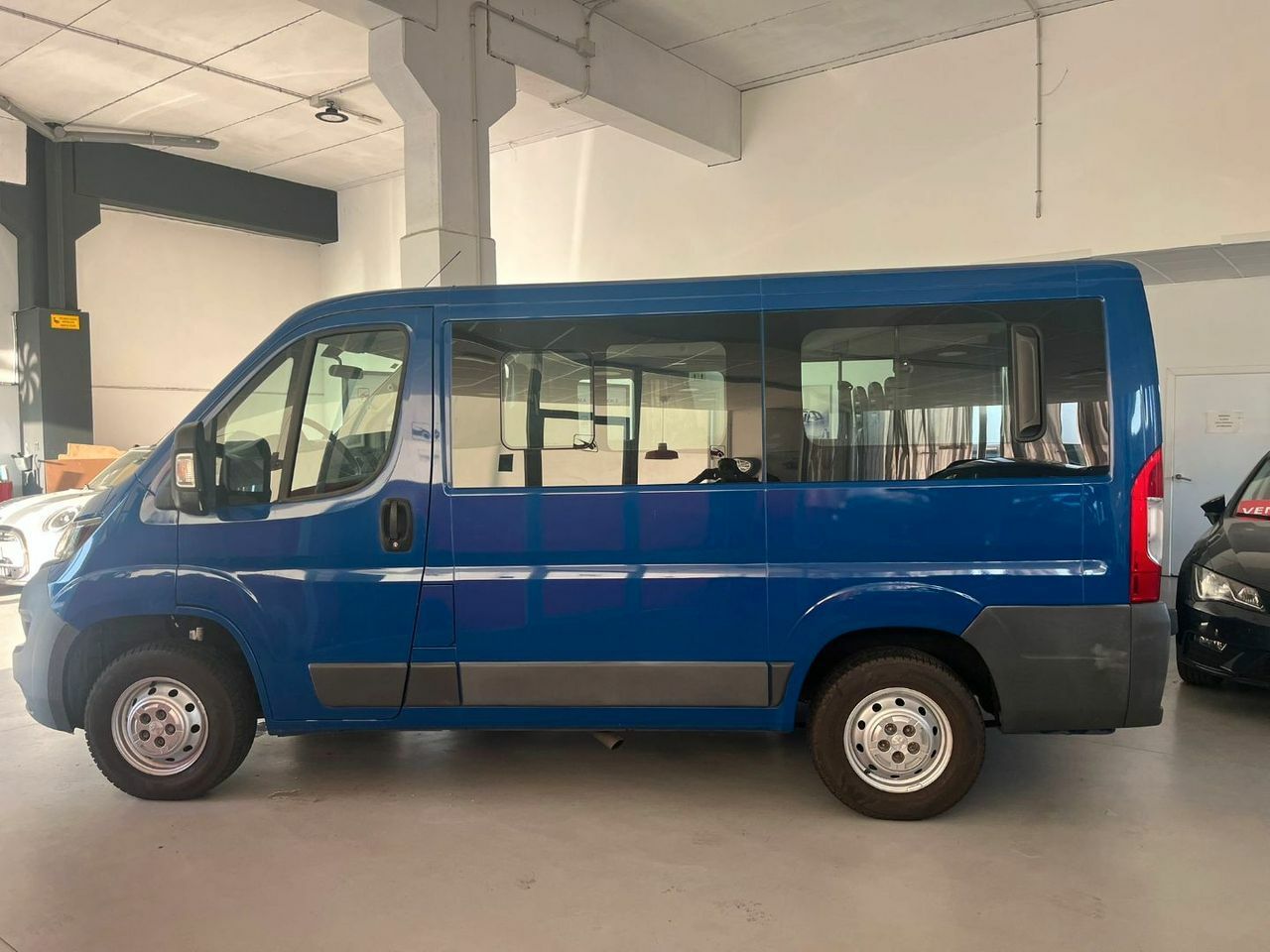 Peugeot Boxer Combi 59 Pl. 330 L1H1 BlueHDi 110 2.0  - Foto 10