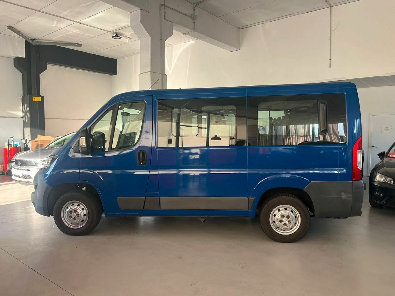 Peugeot Boxer Combi 59 Pl. 330 L1H1 BlueHDi 110 2.0  - Foto 15