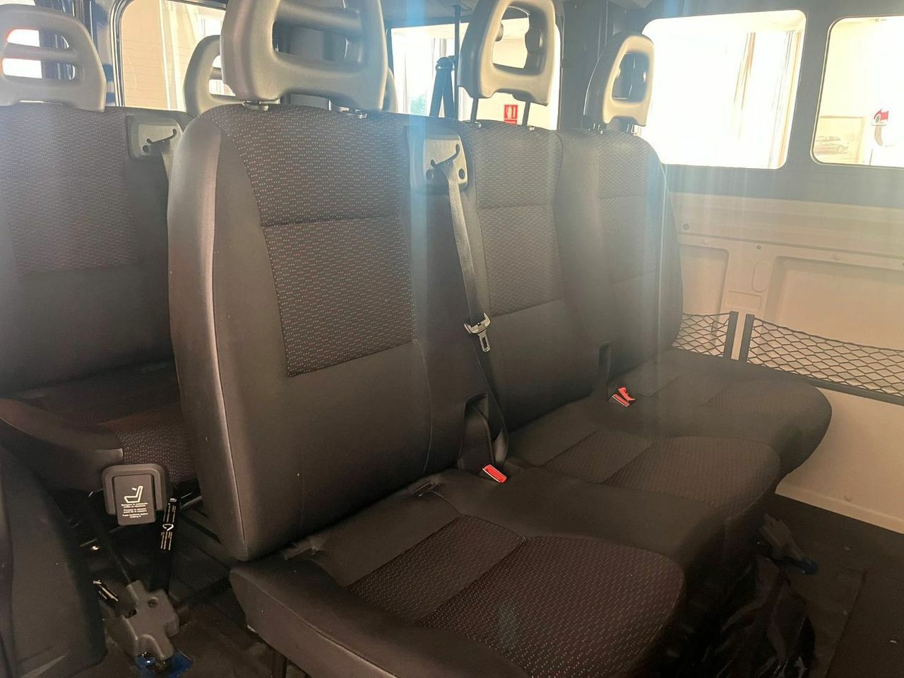 Peugeot Boxer Combi 59 Pl. 330 L1H1 BlueHDi 110 2.0  - Foto 11