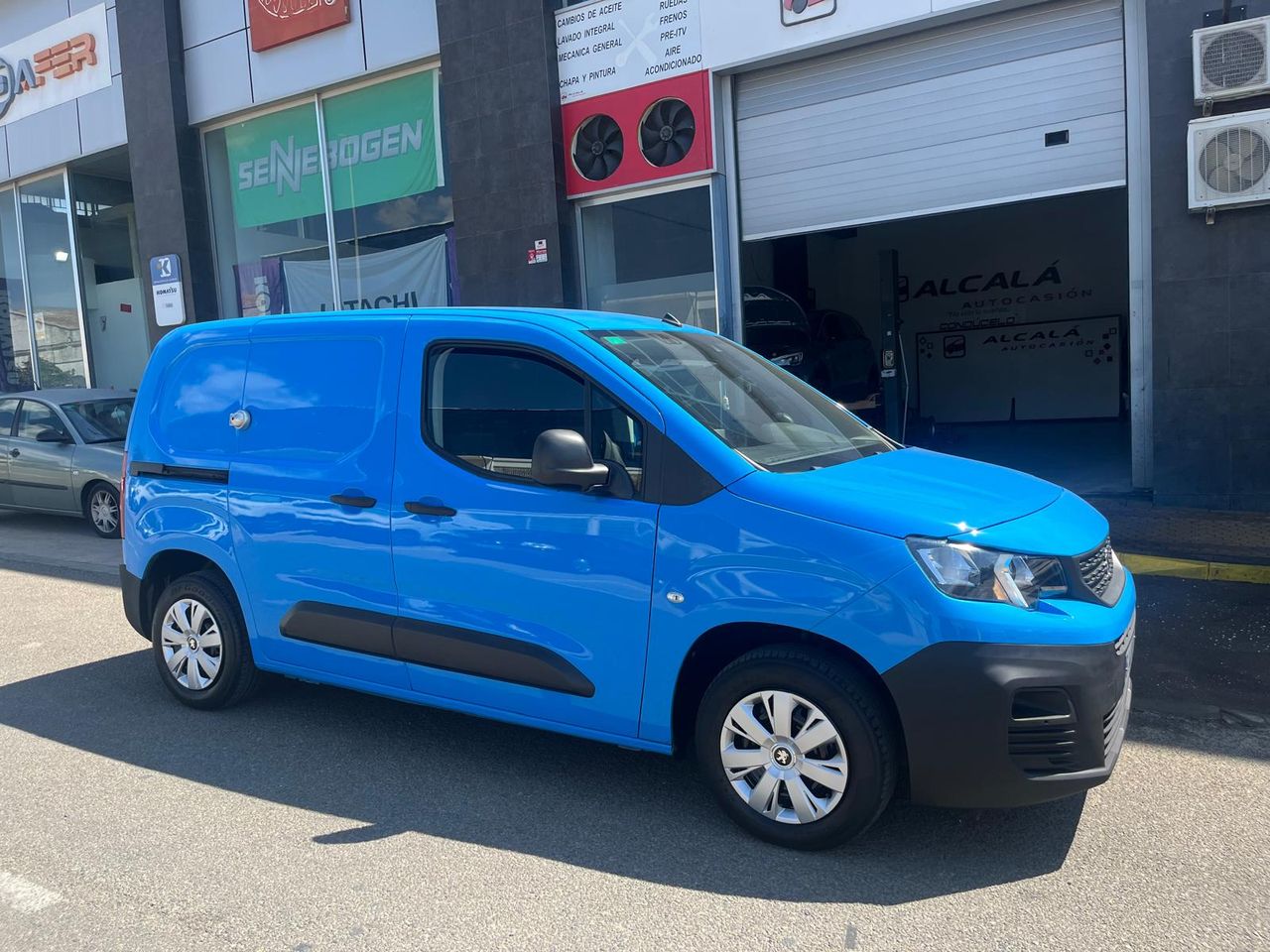 Peugeot Partner PREMIUM STANDARD BlueHDI 75cv - Foto 21