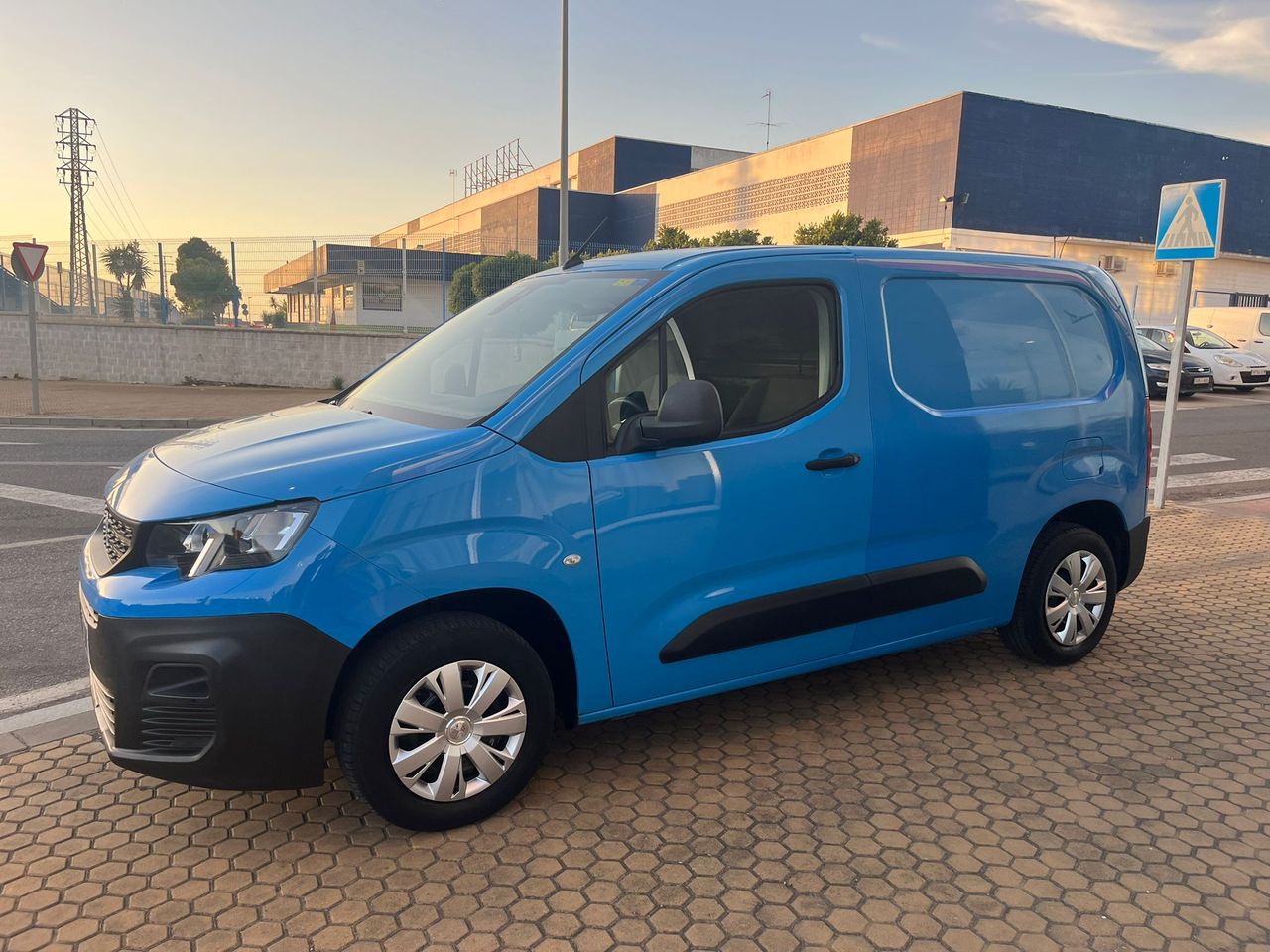 Peugeot Partner PREMIUM STANDARD BlueHDI 75cv - Foto 22