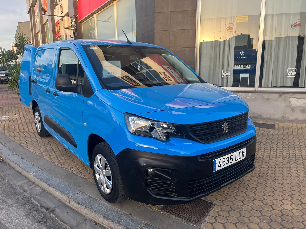 Peugeot Partner PREMIUM STANDARD BlueHDI 75cv - Foto 18