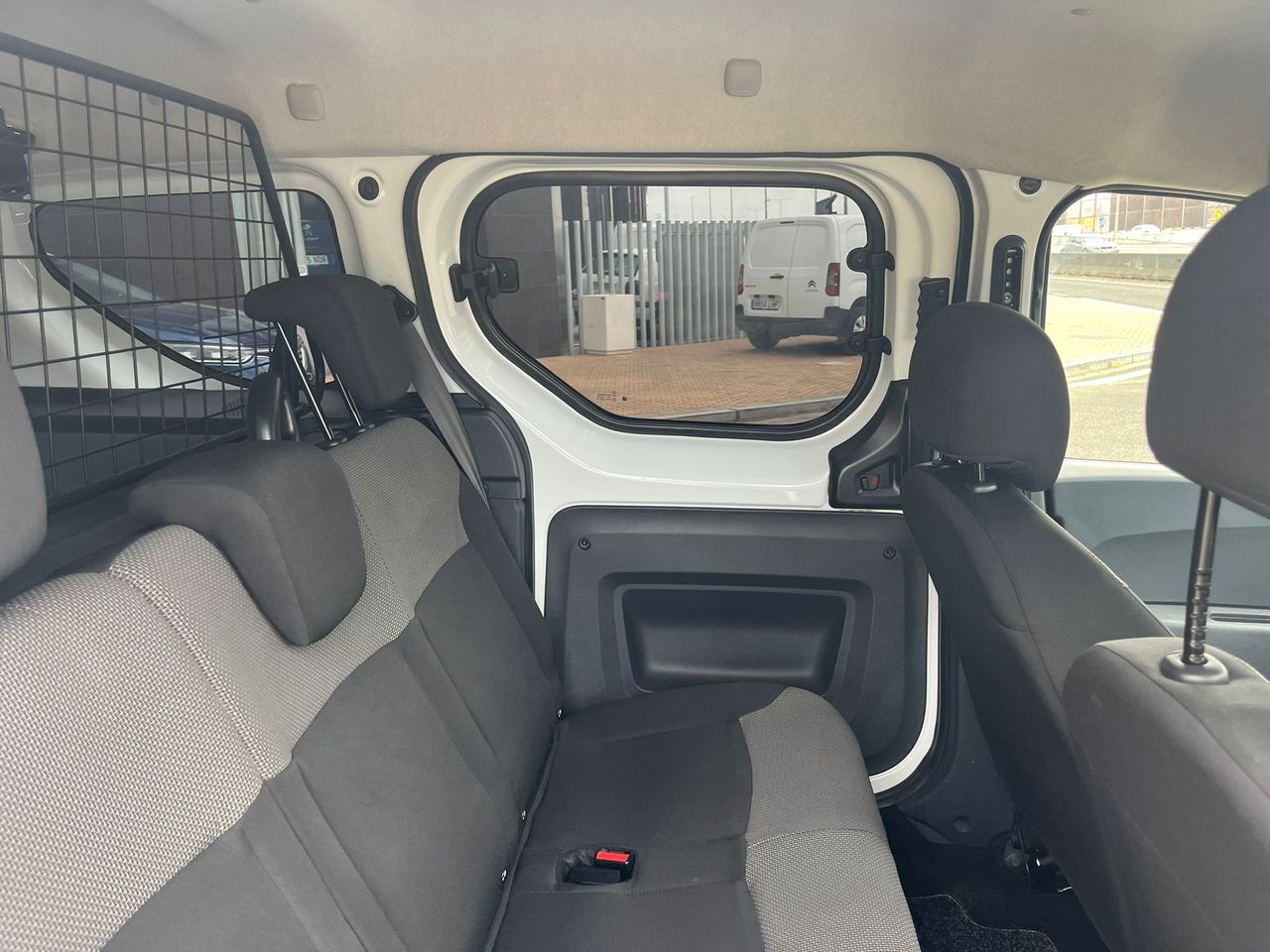 Dacia Dokker Combi 1.6 GLP ESSENTIAL 110CV - Foto 9