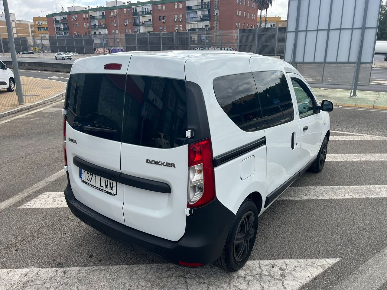 Dacia Dokker Combi 1.6 GLP ESSENTIAL 110CV - Foto 20