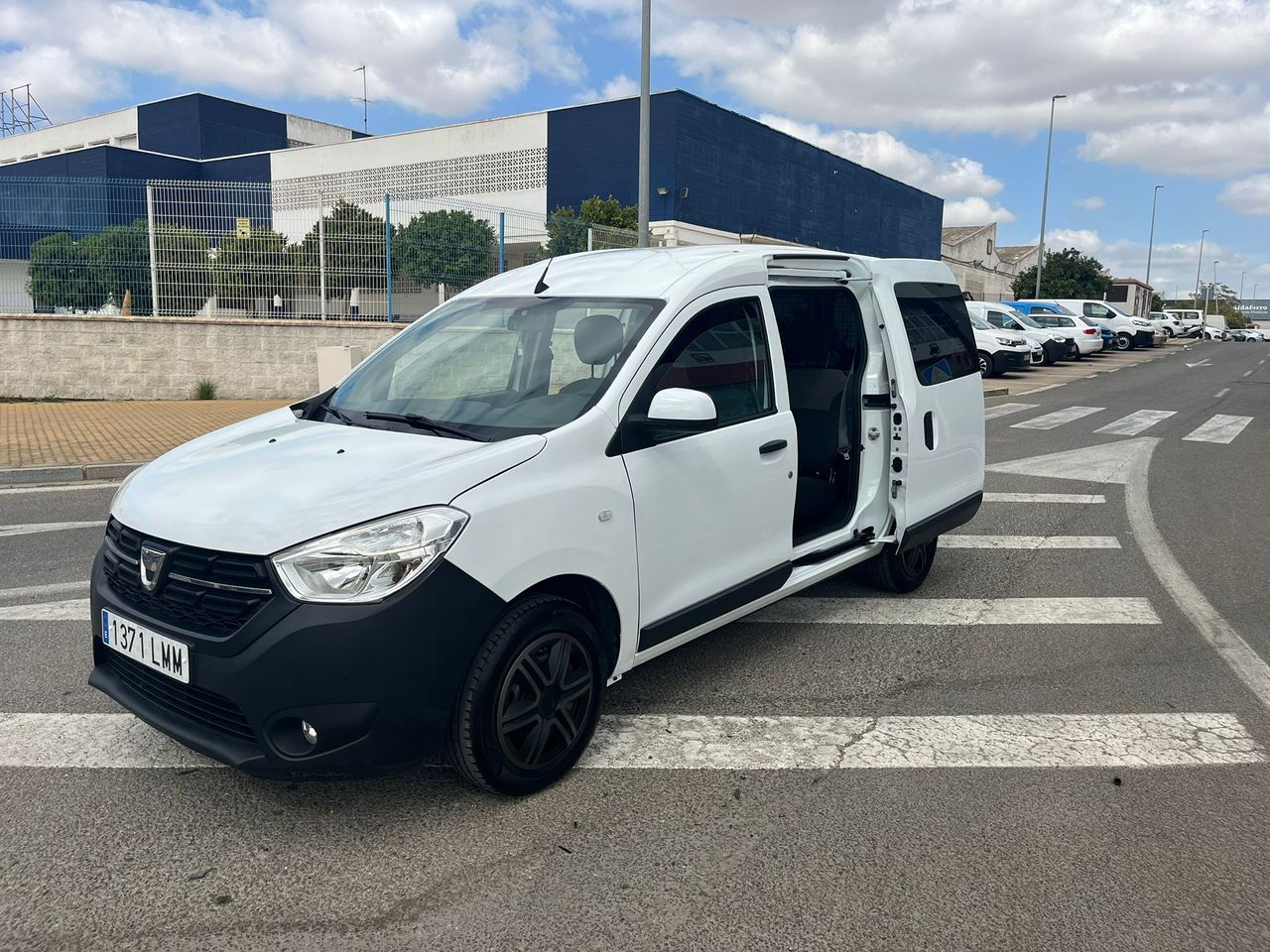Dacia Dokker Combi 1.6 GLP ESSENTIAL 110CV - Foto 26