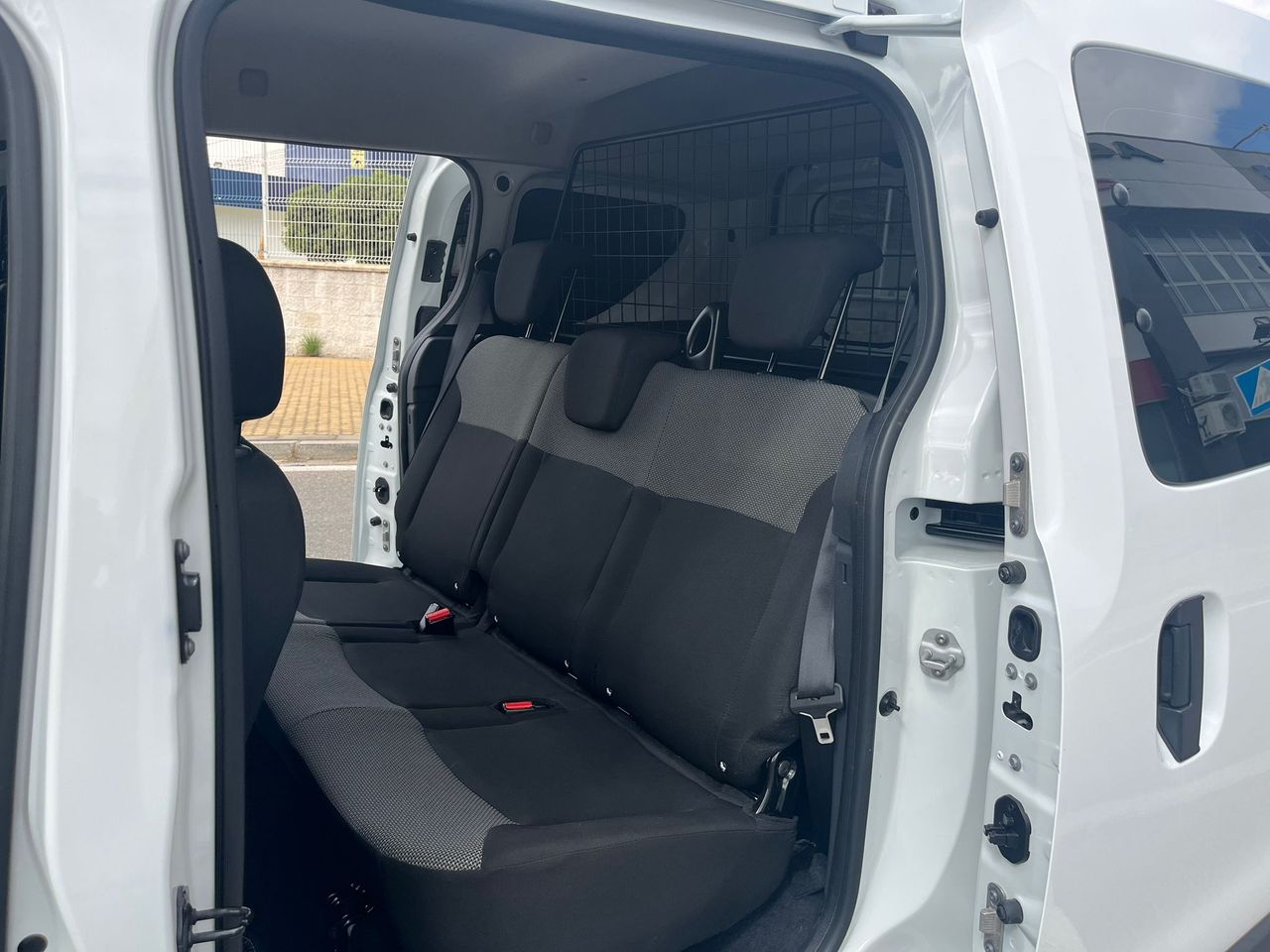 Dacia Dokker Combi 1.6 GLP ESSENTIAL 110CV - Foto 17