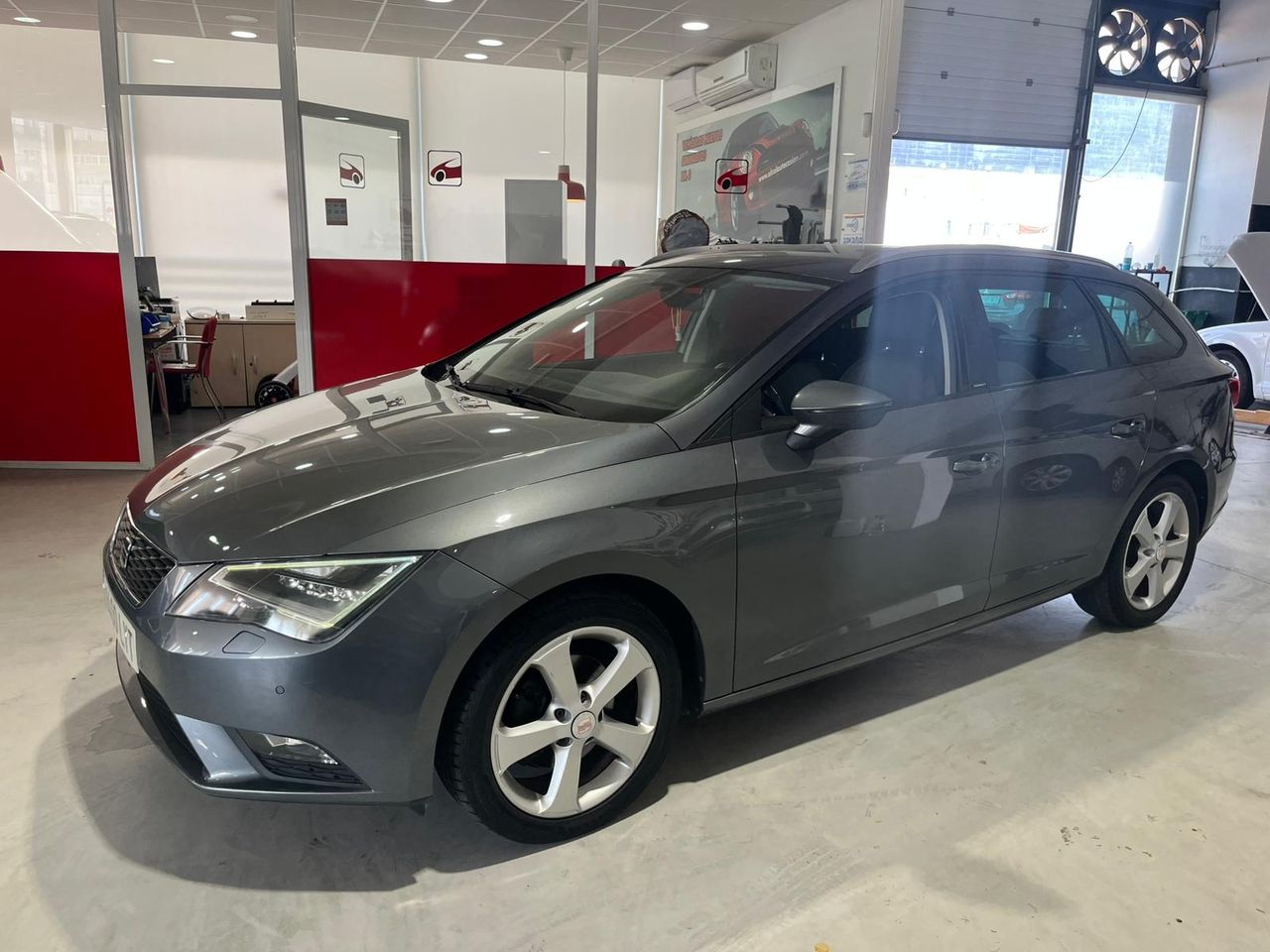 Seat Leon ST 1.6 TDI SYLE 110CV - Foto 40