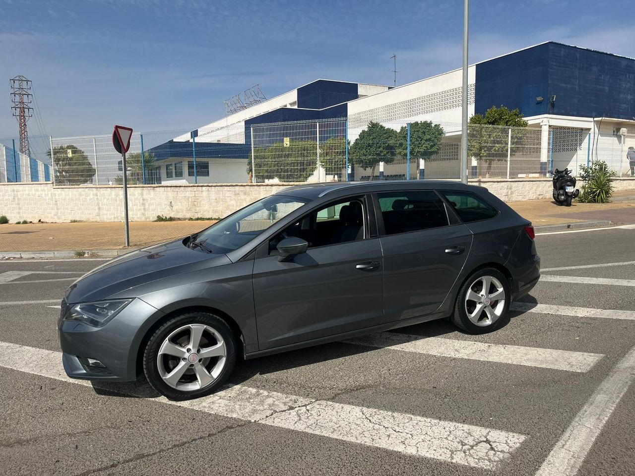 Seat Leon ST 1.6 TDI SYLE 110CV - Foto 12