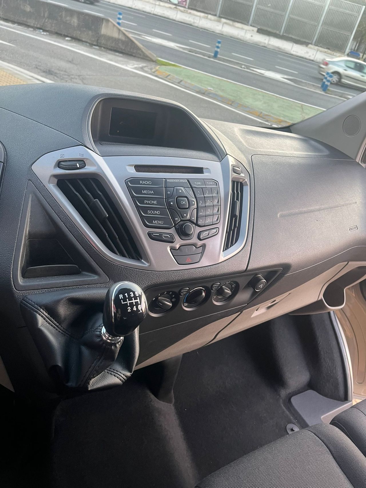 Ford Tourneo Custom 2.0 TDCI 96kW 130CV L1 Titanium - Foto 32