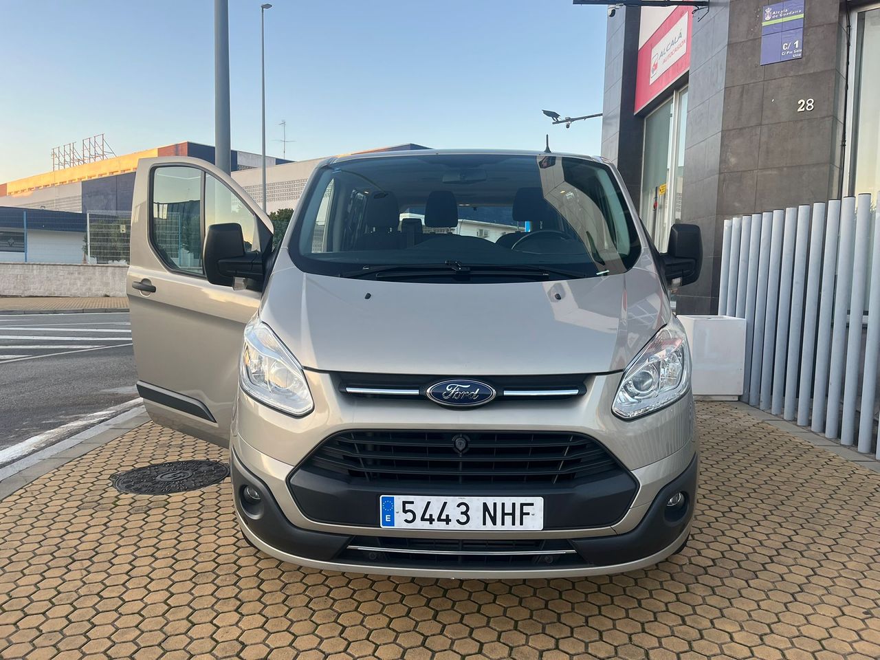 Ford Tourneo Custom 2.0 TDCI 96kW 130CV L1 Titanium - Foto 8