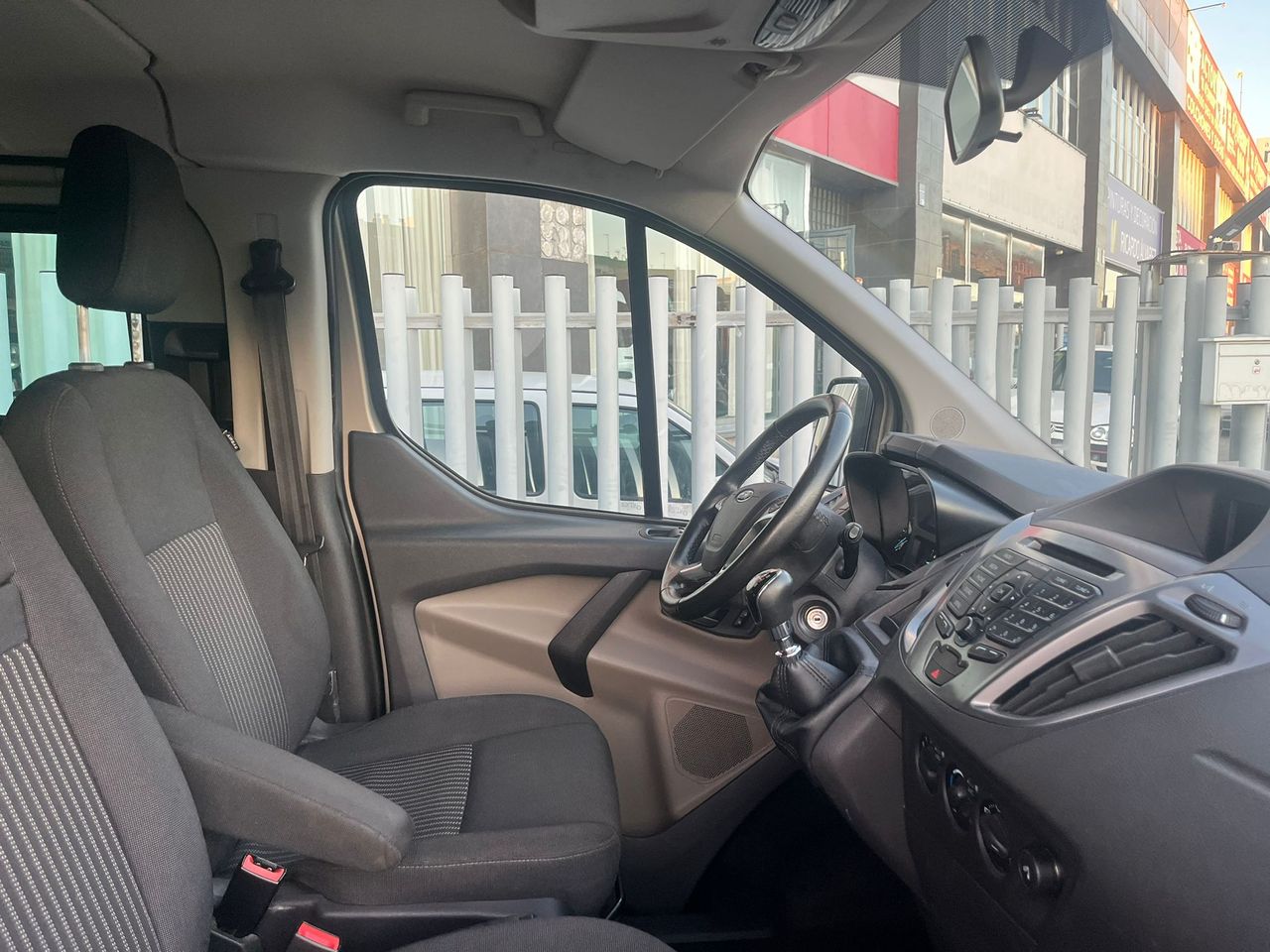 Ford Tourneo Custom 2.0 TDCI 96kW 130CV L1 Titanium - Foto 36