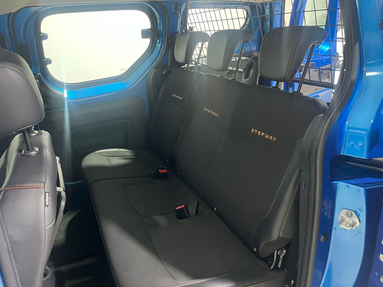 Dacia Dokker Stepway 1.5 DCI Celebration 90cv - Foto 31