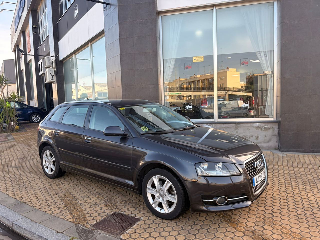 Audi A3 1.6 TDI 105 CV Attraction - Foto 16