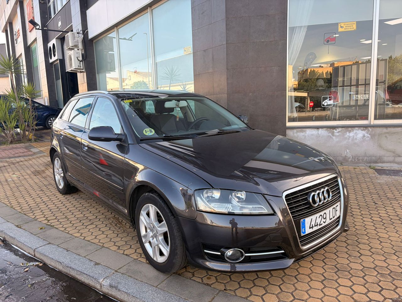 Audi A3 1.6 TDI 105 CV Attraction - Foto 30