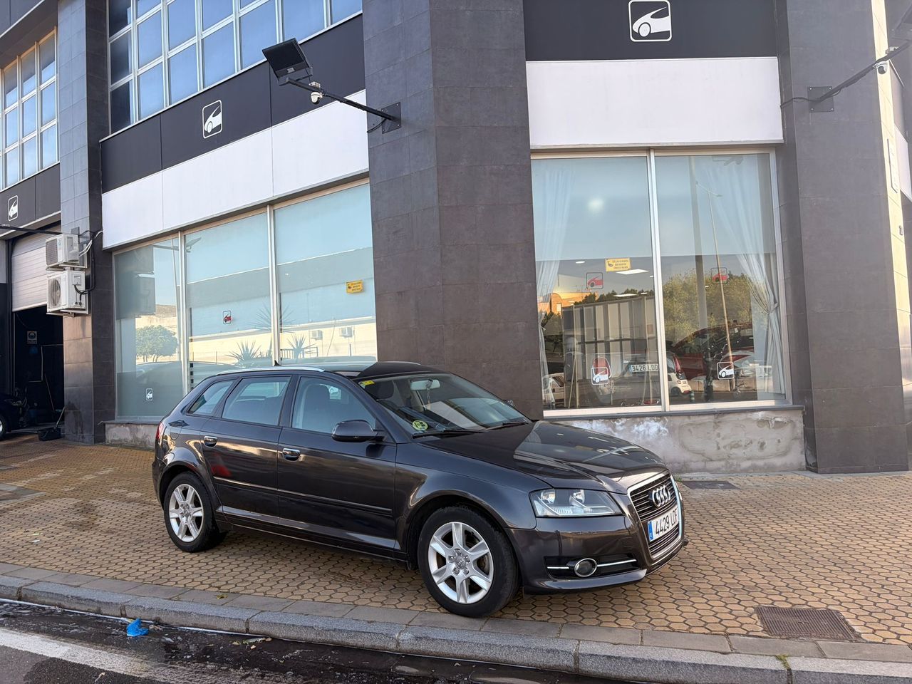 Audi A3 1.6 TDI 105 CV Attraction - Foto 3