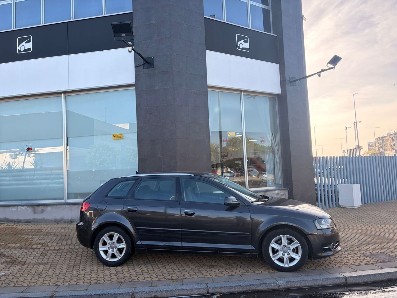 Audi A3 1.6 TDI 105 CV Attraction - Foto 5