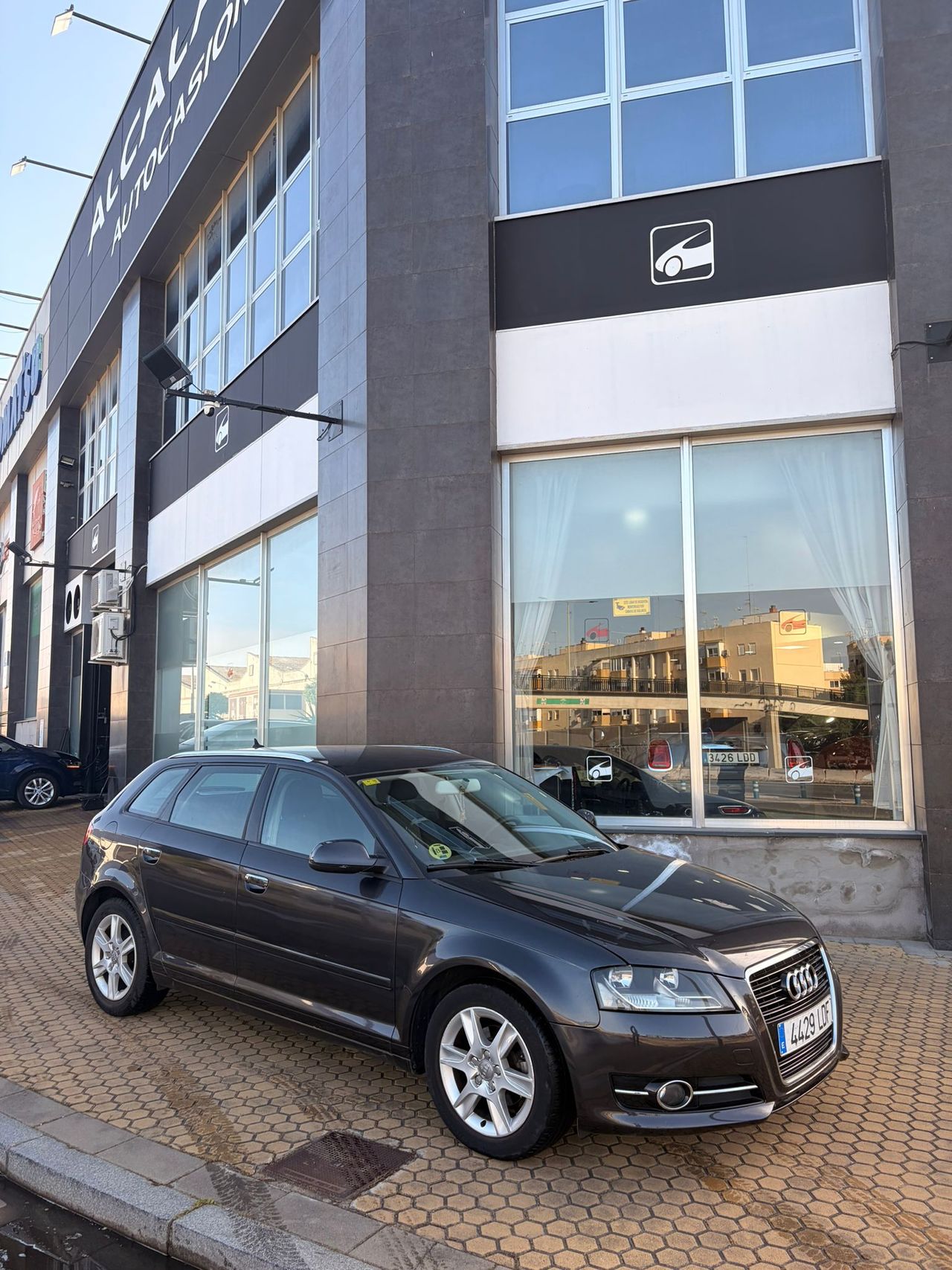 Audi A3 1.6 TDI 105 CV Attraction - Foto 33