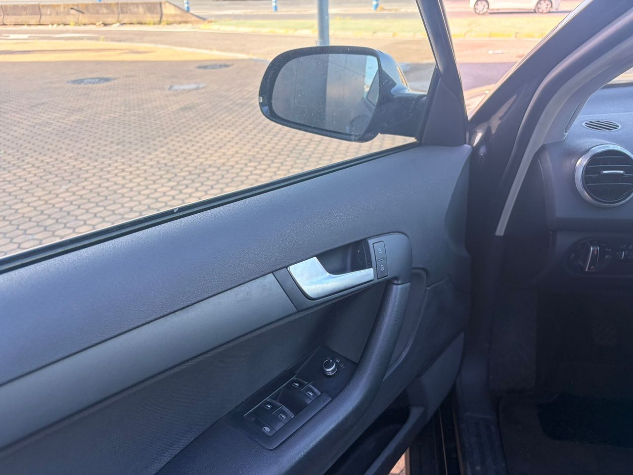 Audi A3 1.6 TDI 105 CV Attraction - Foto 14