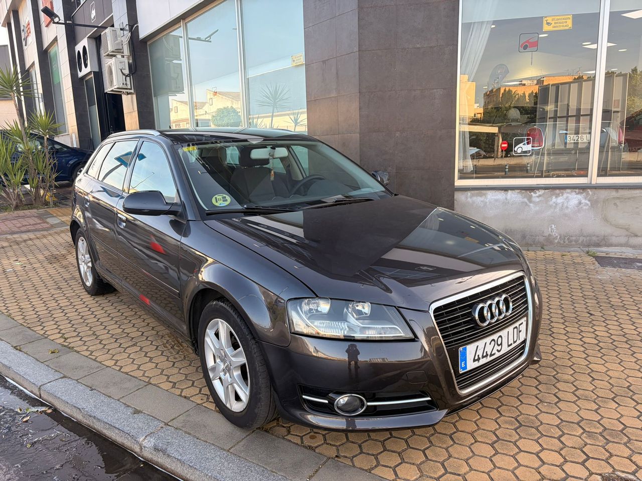 Audi A3 1.6 TDI 105 CV Attraction - Foto 6