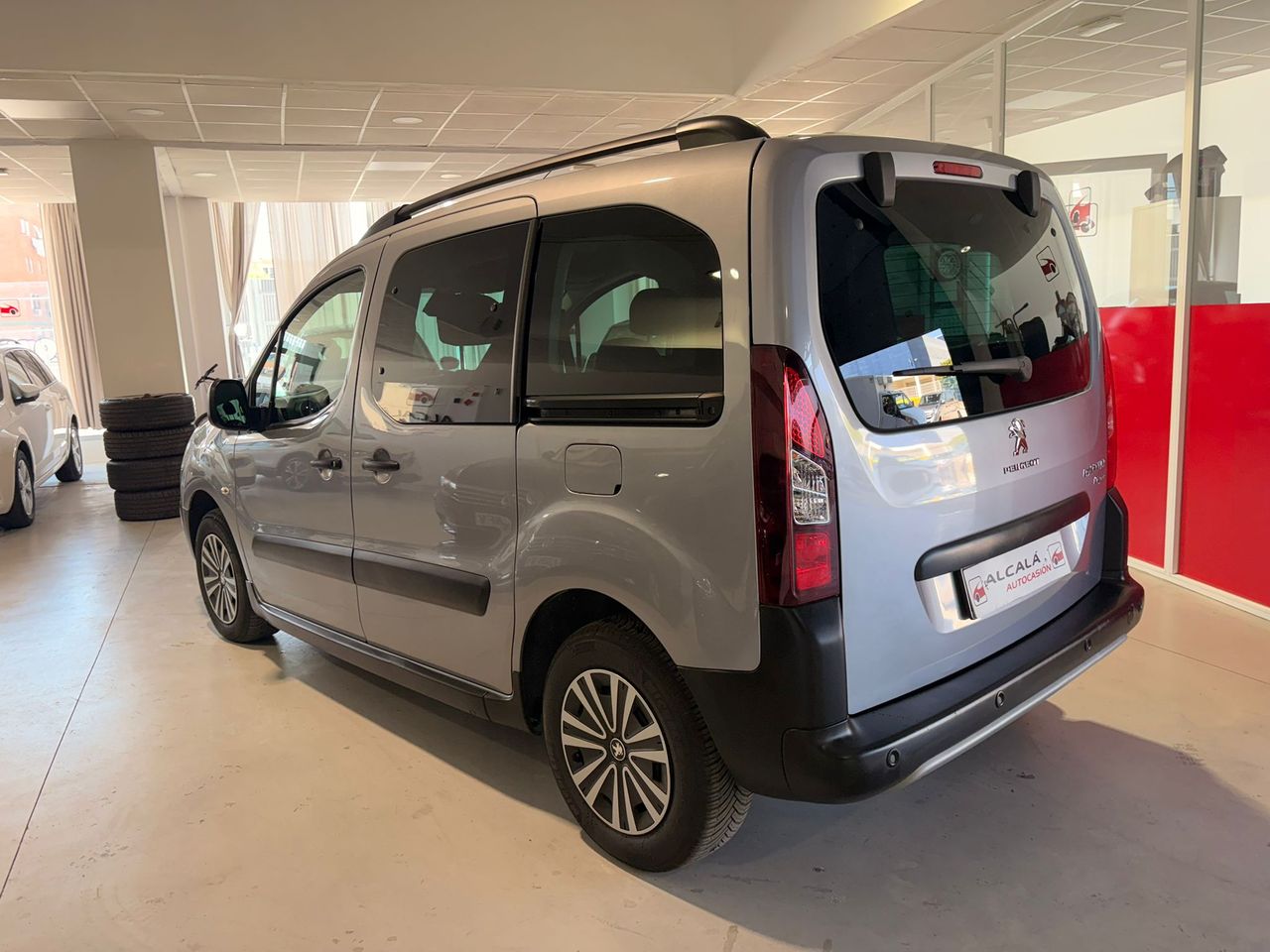 Peugeot Partner TEPEE 1.6 BLUEHDI 120CV - Foto 19