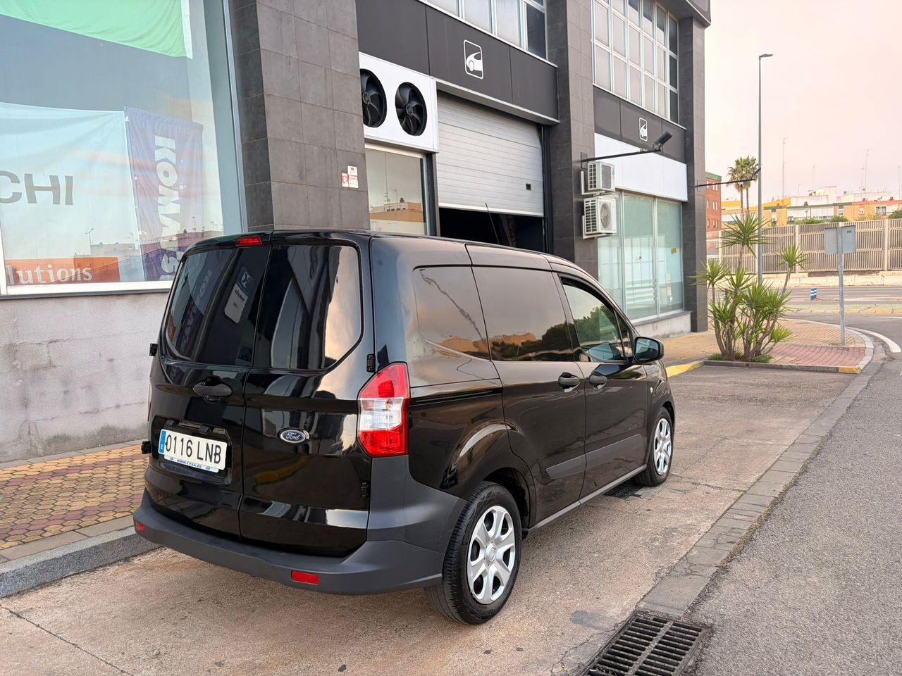 Ford Transit Courier VAN 1.5 TDCI TREND 100CV - Foto 9