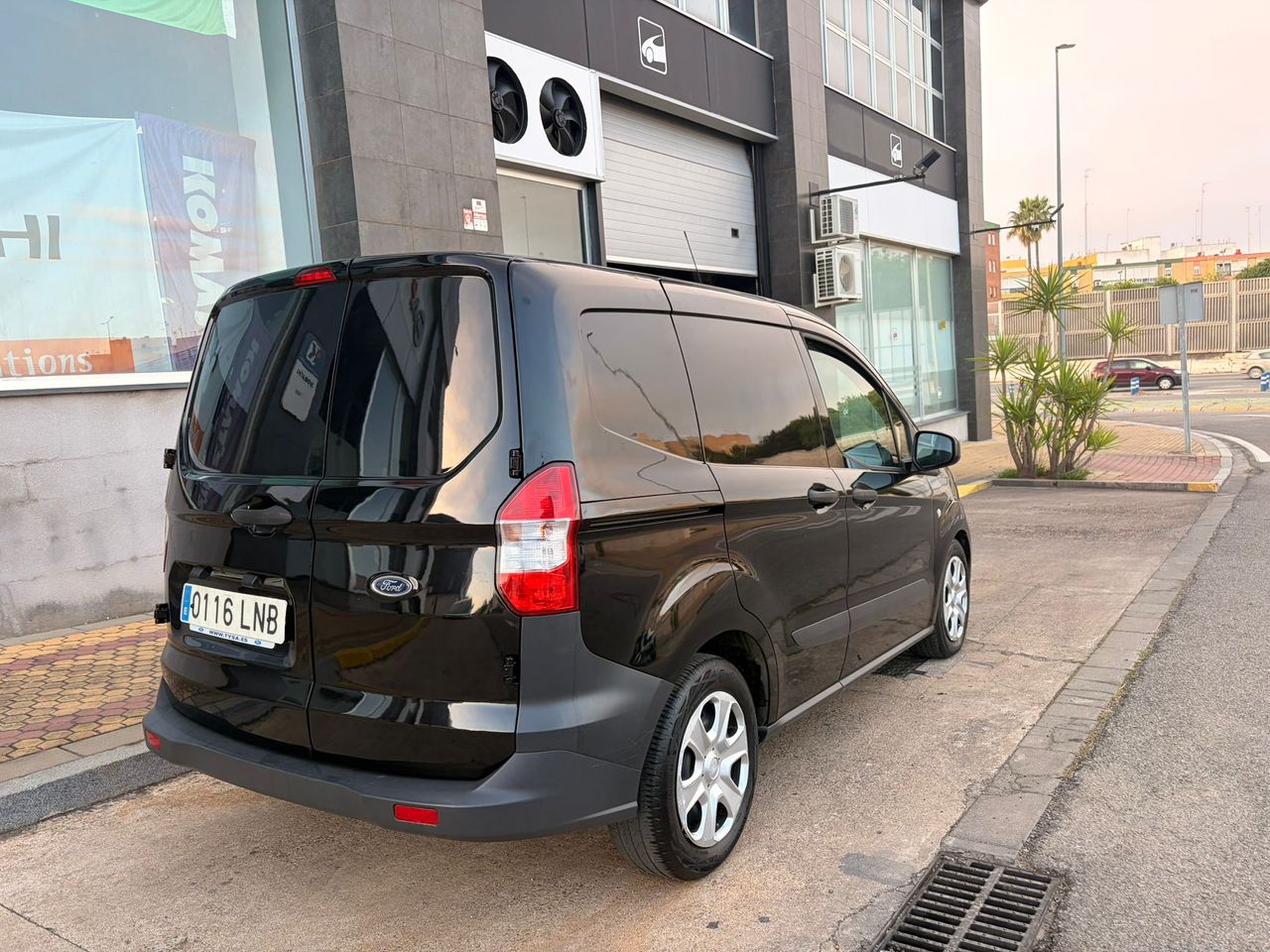 Ford Transit Courier VAN 1.5 TDCI TREND 100CV - Foto 26
