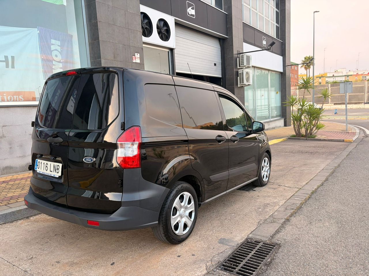 Ford Transit Courier VAN 1.5 TDCI TREND 100CV - Foto 4