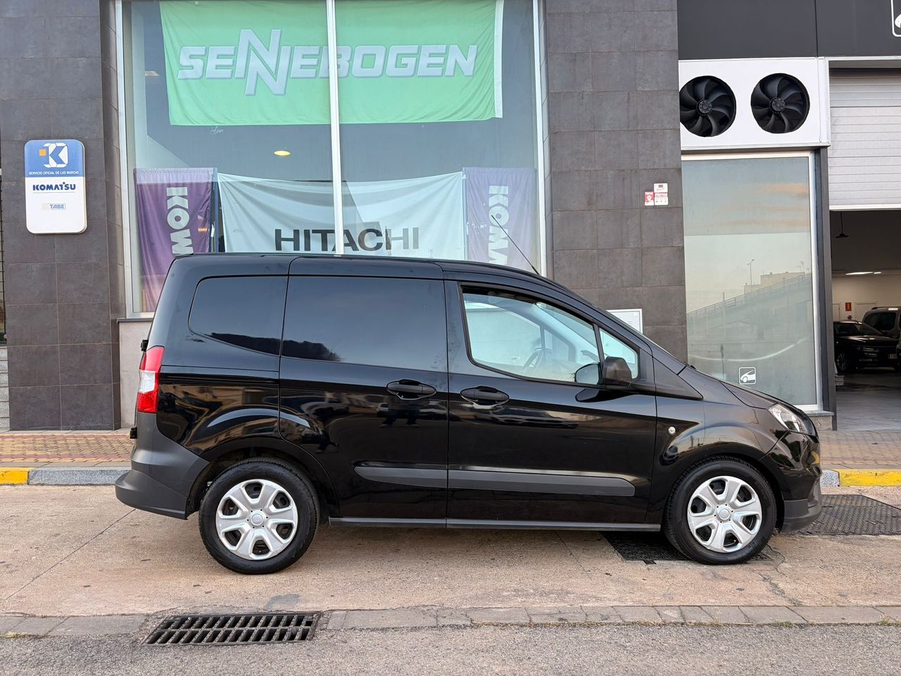 Ford Transit Courier VAN 1.5 TDCI TREND 100CV - Foto 5