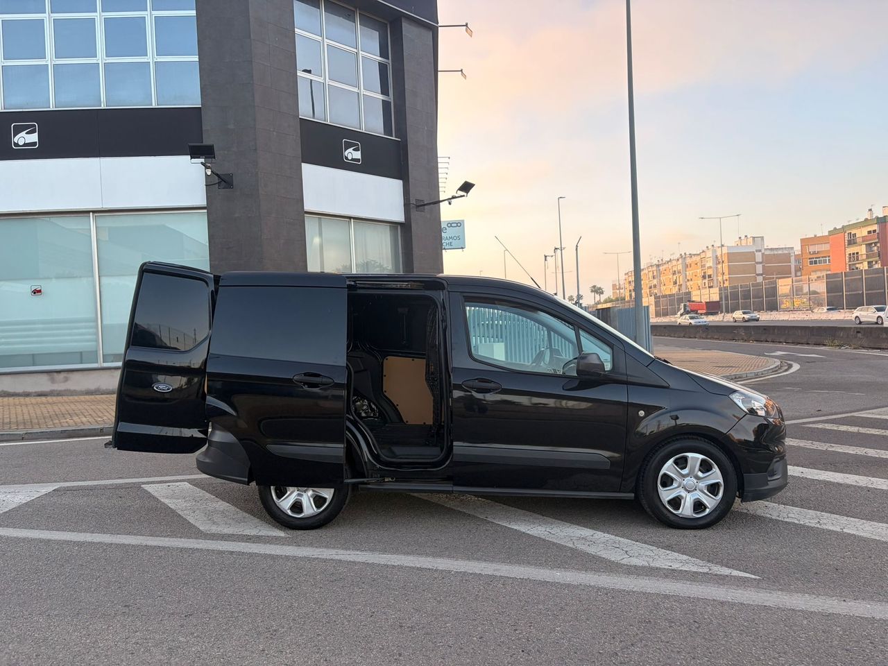 Ford Transit Courier VAN 1.5 TDCI TREND 100CV - Foto 34