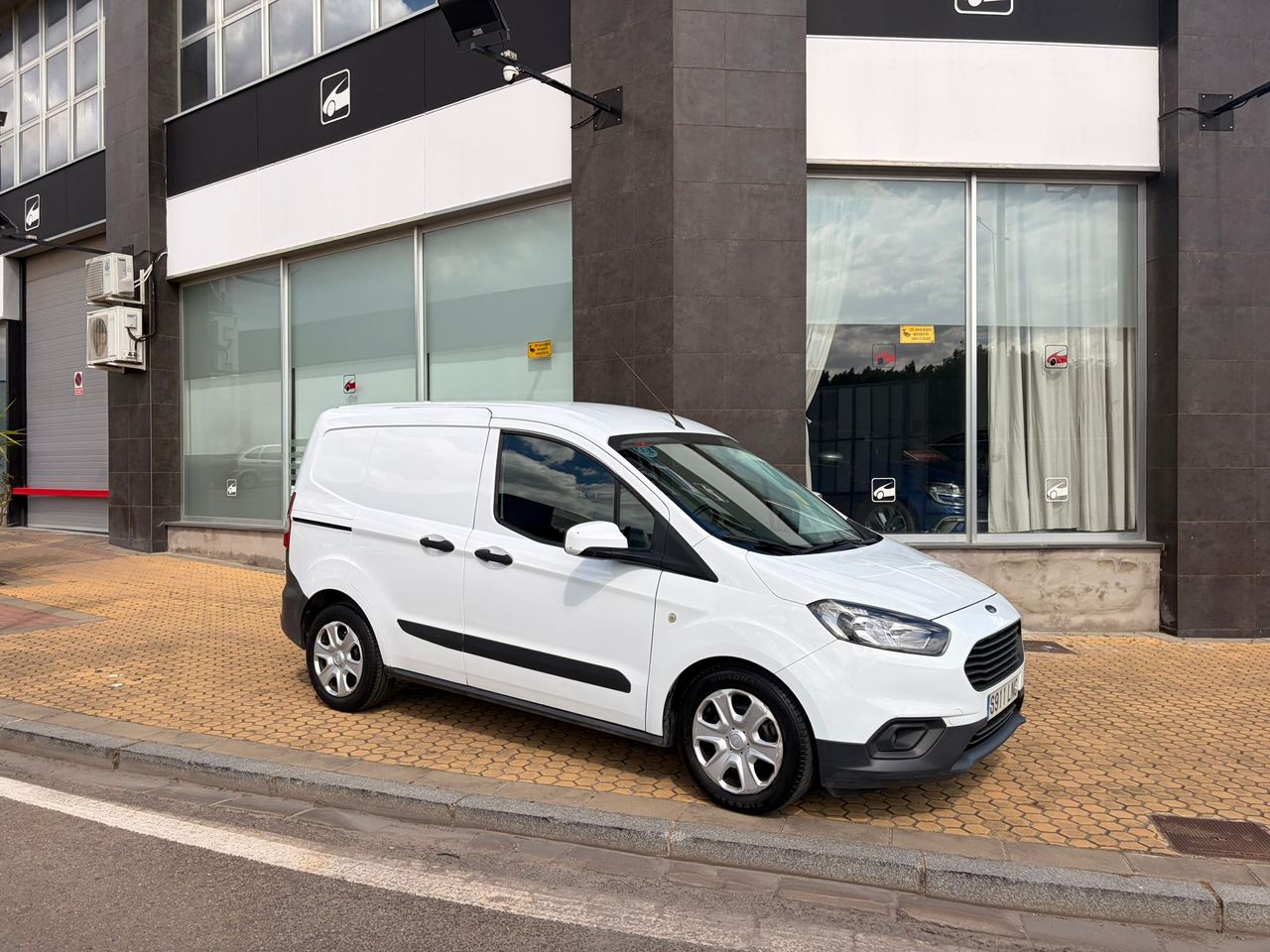Ford Transit Courier VAN 1.5 TDCI TREND 75CV - Foto 36