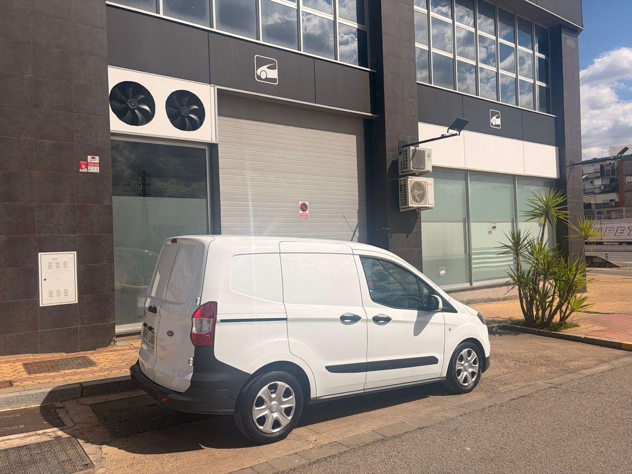 Ford Transit Courier VAN 1.5 TDCI TREND 75CV - Foto 39